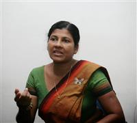 Portrait photo of the artist Rathna Lalani Jayakody